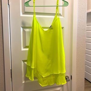 Neon green tank top 3x
